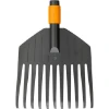 Imagen de FISKARS ESCOBA PEQUEÑA PARA JARDIN 135551